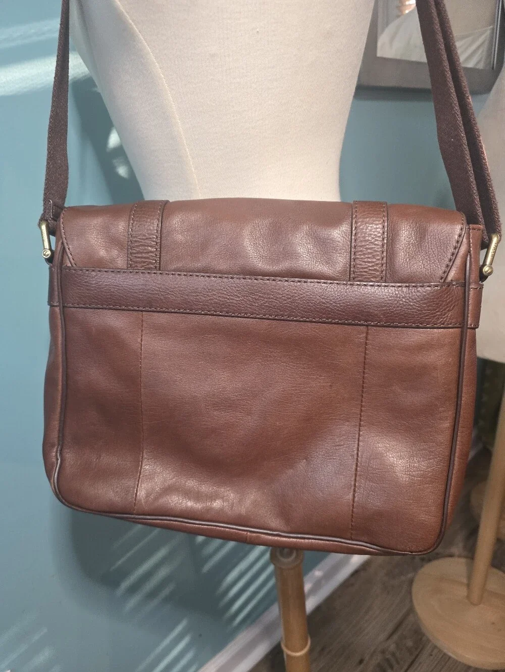 Fossil Men's Vintage Brown Leather Messenger Bag - Classic Crossbody